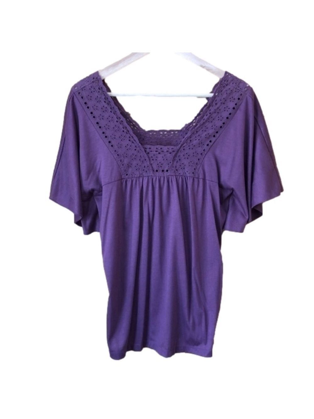 Xhilaration embroidered eyelet lace trim peasant top size large